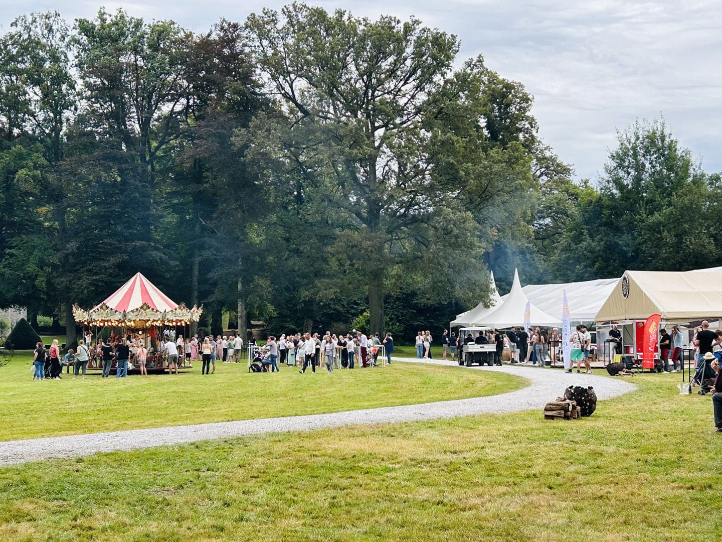 4 scènes en pleine nature.<br />3 groupes en live.<br />Le château en famille.