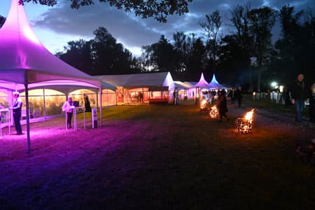Soirée sous le chapiteau central avec DJ et saxophone live